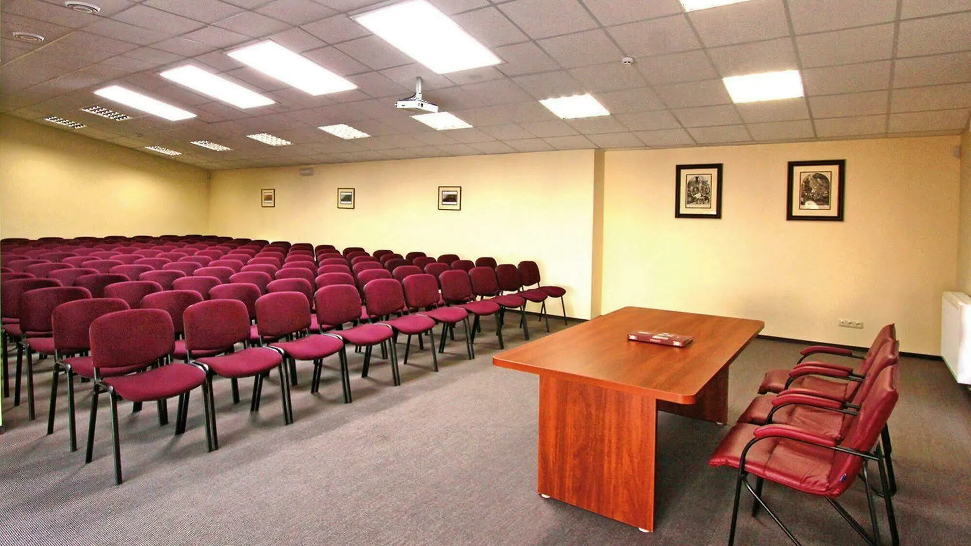 Optima Dworzec Lviv Hotel 3*,
